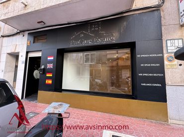 Local comercial en venta en Avinguda del País Valencià 6