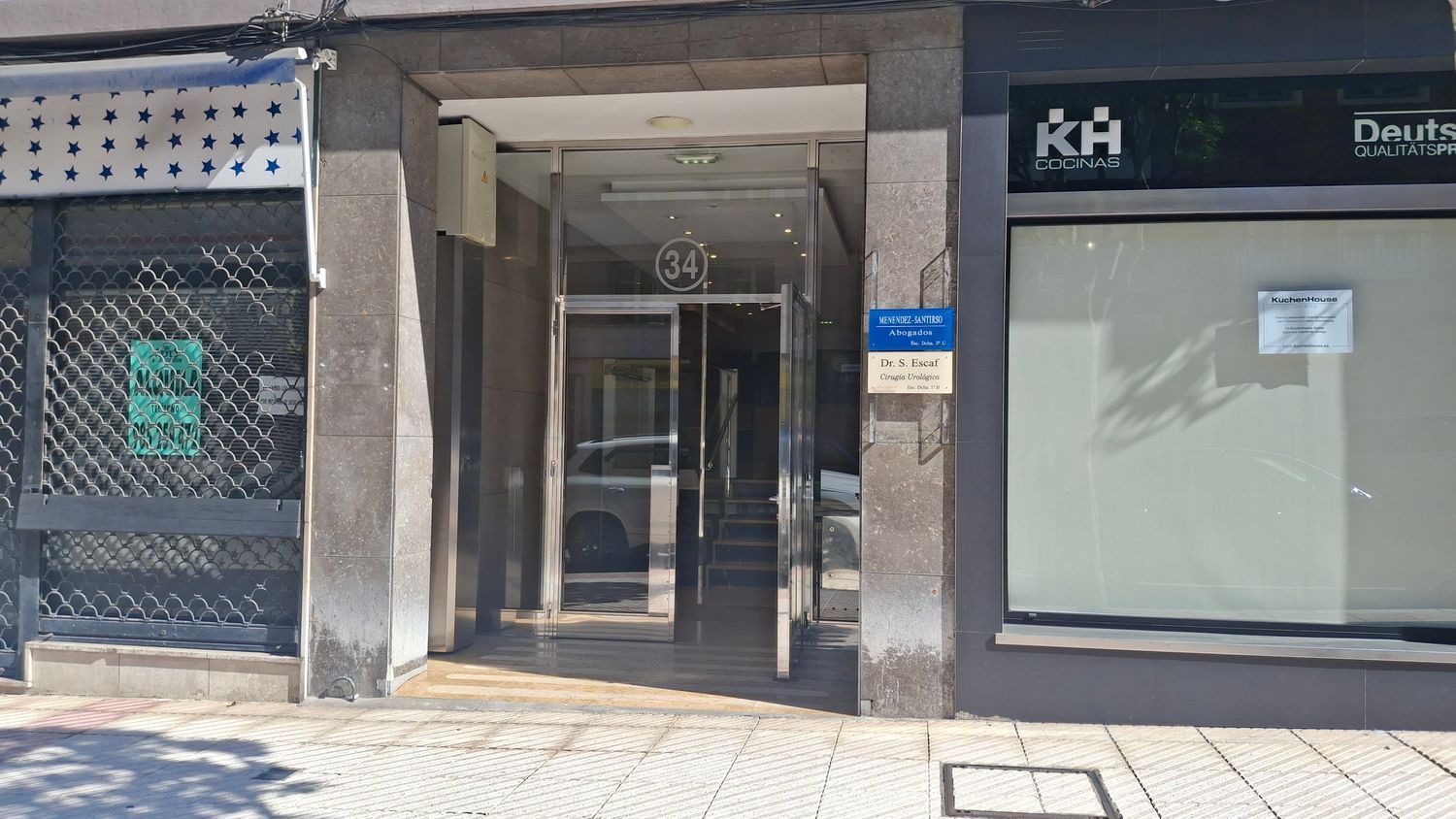 Pis en venda en Oviedo  amb Calefacció i Piscina