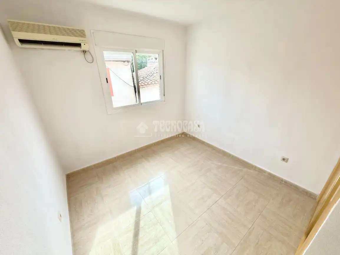 Habitación de Casa adosada en venta en Valdeaveruelo con Aire acondicionado, Calefacción y Balcón