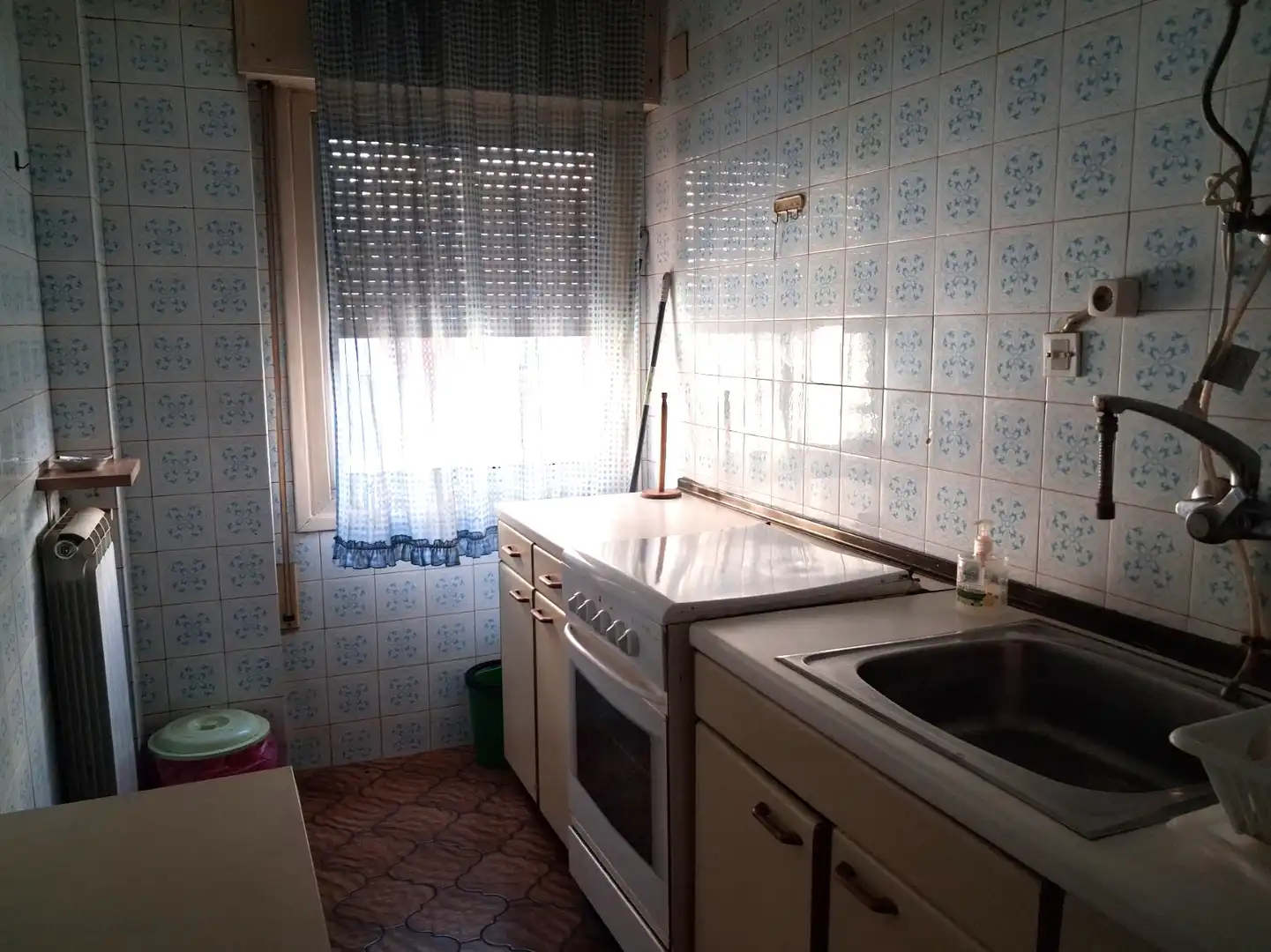 Kitchen of Flat for sale in Zaragoza  with Heating, Terrace and Storage room