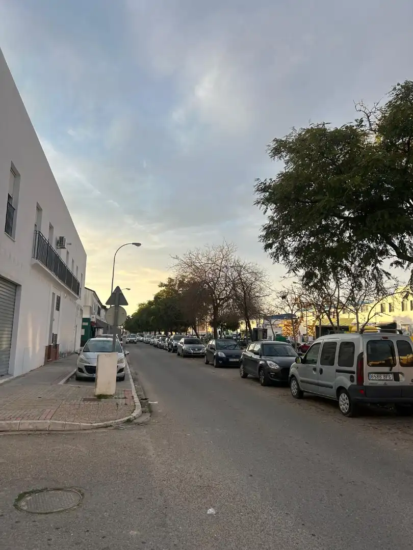 Vista exterior de Local en venta en Los Palacios y Villafranca