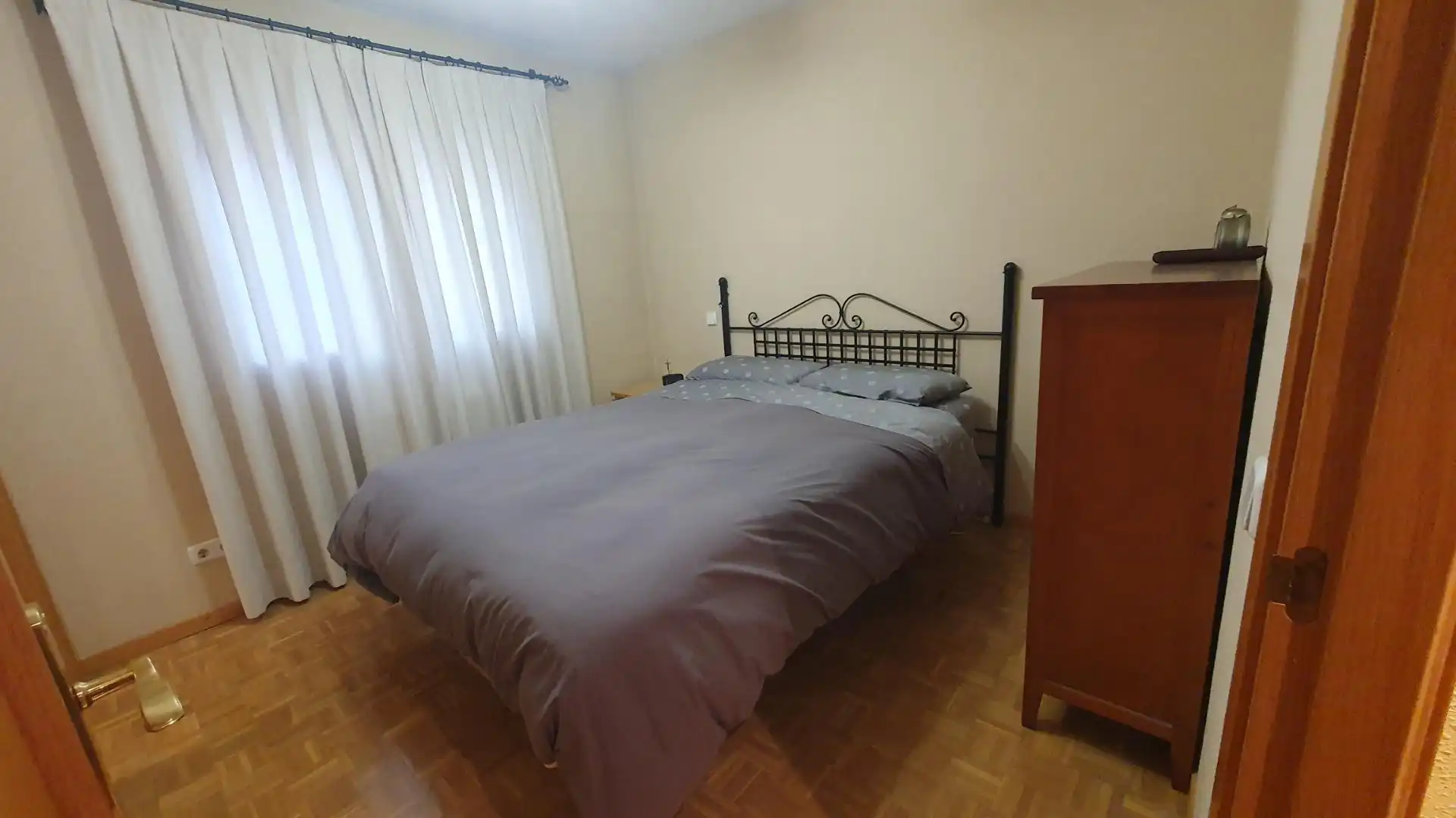 Dormitori de Casa adosada en venda en Alcalá de Henares amb Calefacció, Jardí privat i Traster