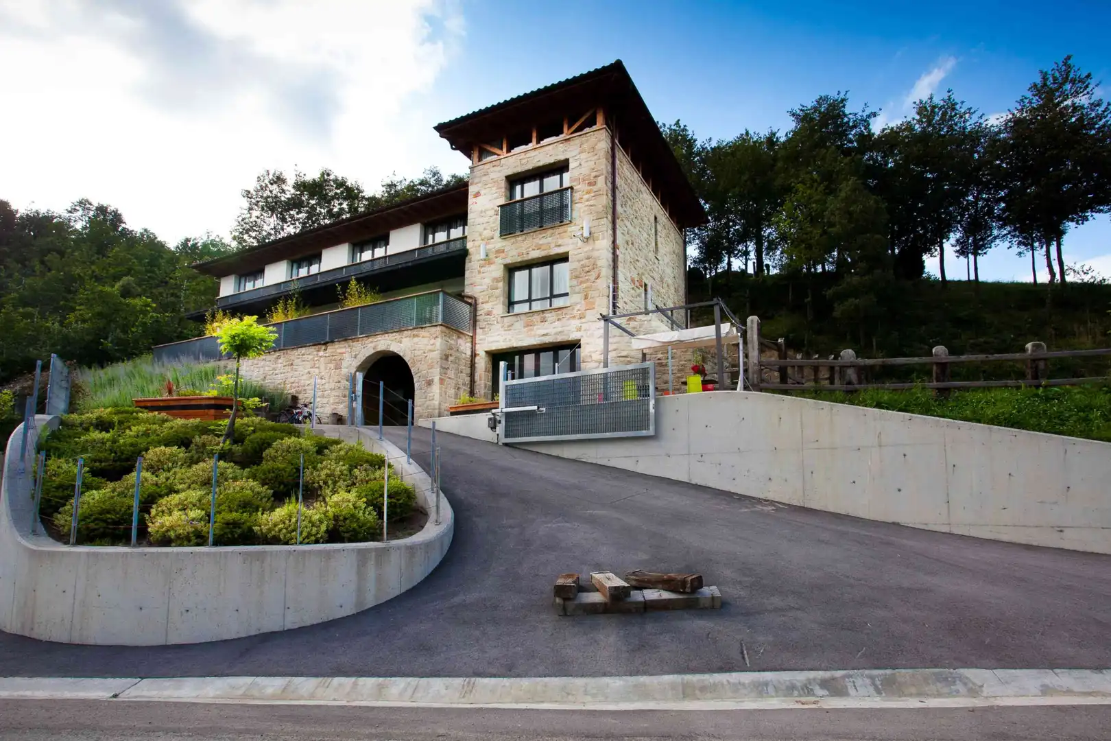 Vista exterior de Edificio en venta en Zeanuri