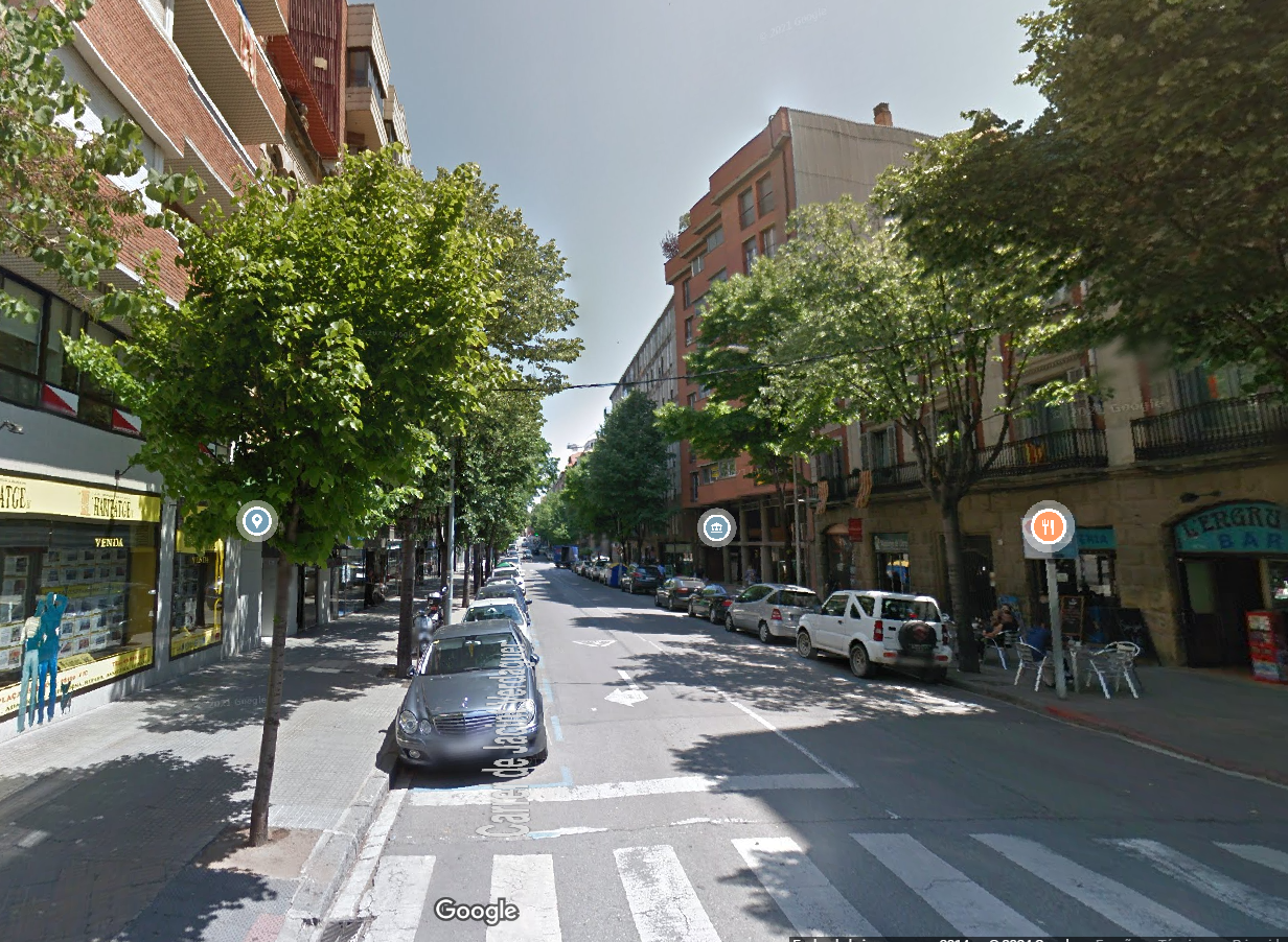 Vista exterior de Àtic de lloguer en Vic amb Calefacció, Terrassa i Moblat