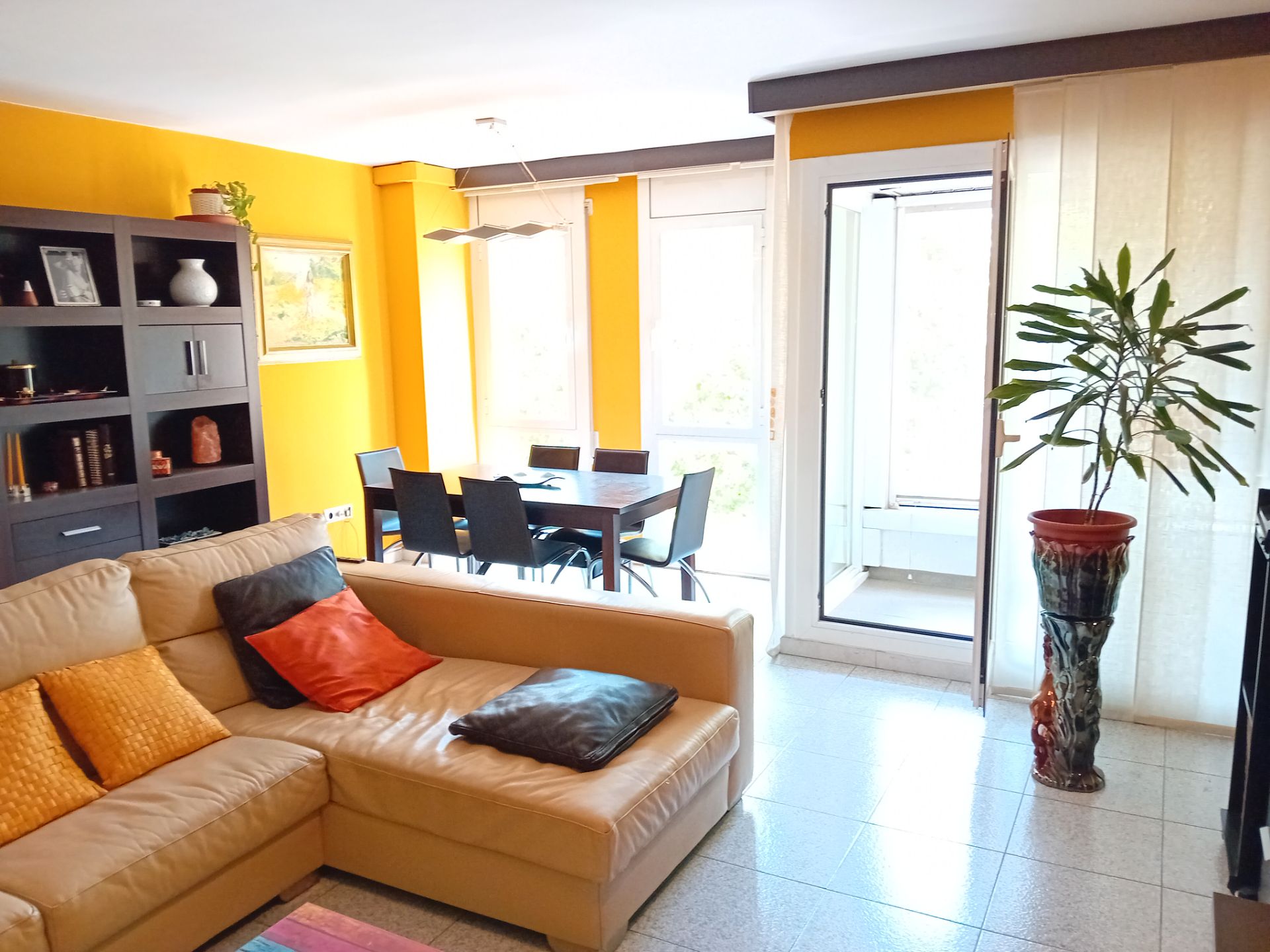 Sala d'estar de Pis en venda en Girona Capital amb Aire condicionat, Calefacció i Terrassa