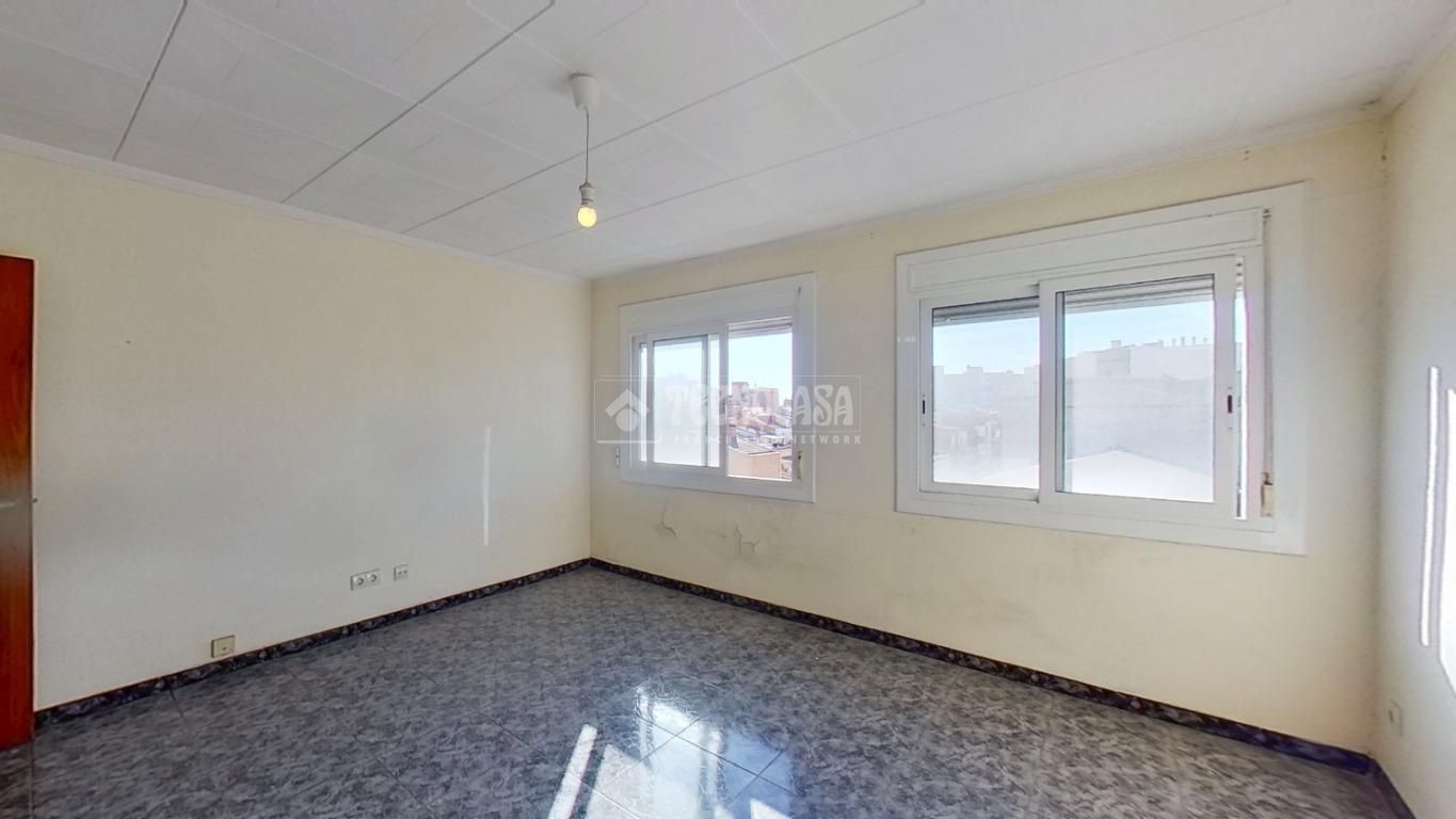 Bedroom of Flat for sale in Sabadell