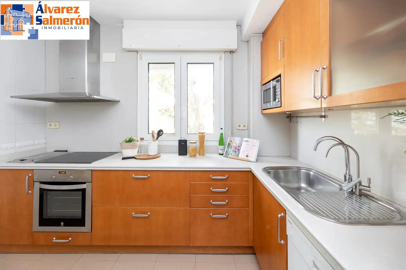Kitchen of Houses for sale in Granada  with Air Conditioner, Private garden and Terrace