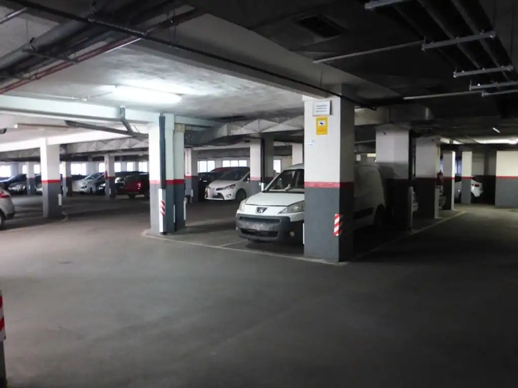 Parkplatz von Wohnungen zur Miete in Madrid mit Klimaanlage, Heizung und Parkett