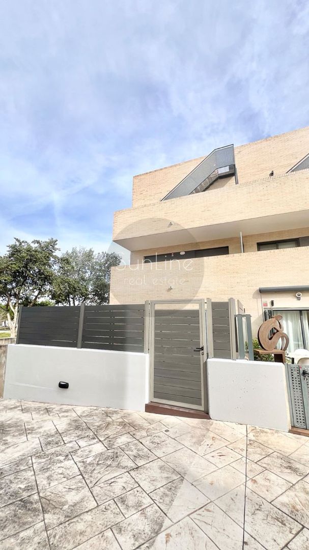 Vista exterior de Casa adosada en venda en Massamagrell amb Aire condicionat, Terrassa i Traster