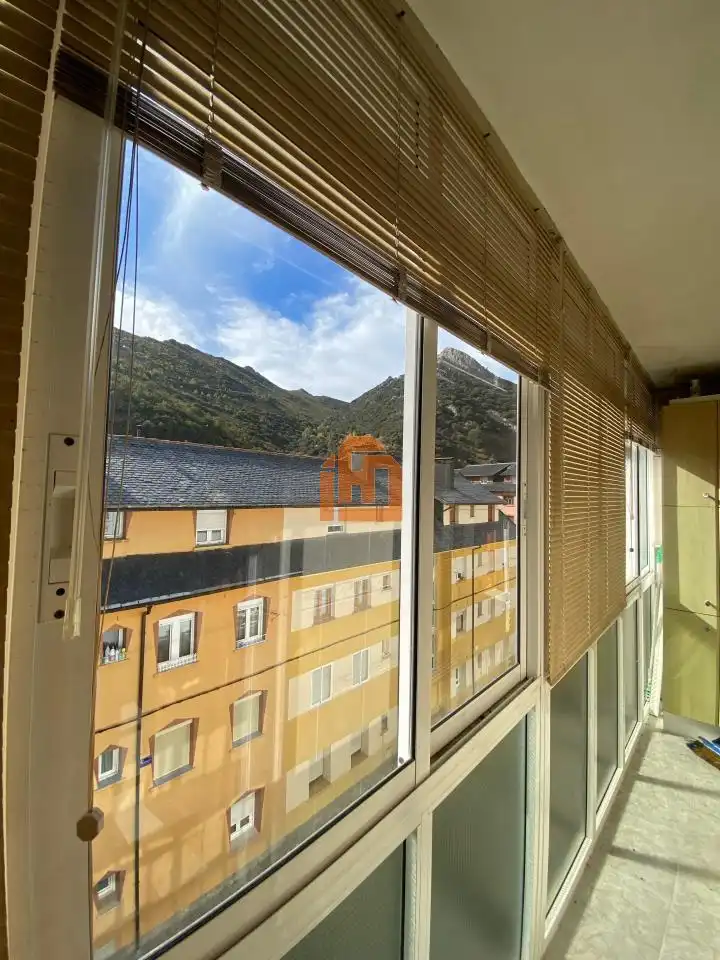 Außenansicht von Wohnung zum Verkauf in La Pola de Gordón  mit Heizung und Möbliert