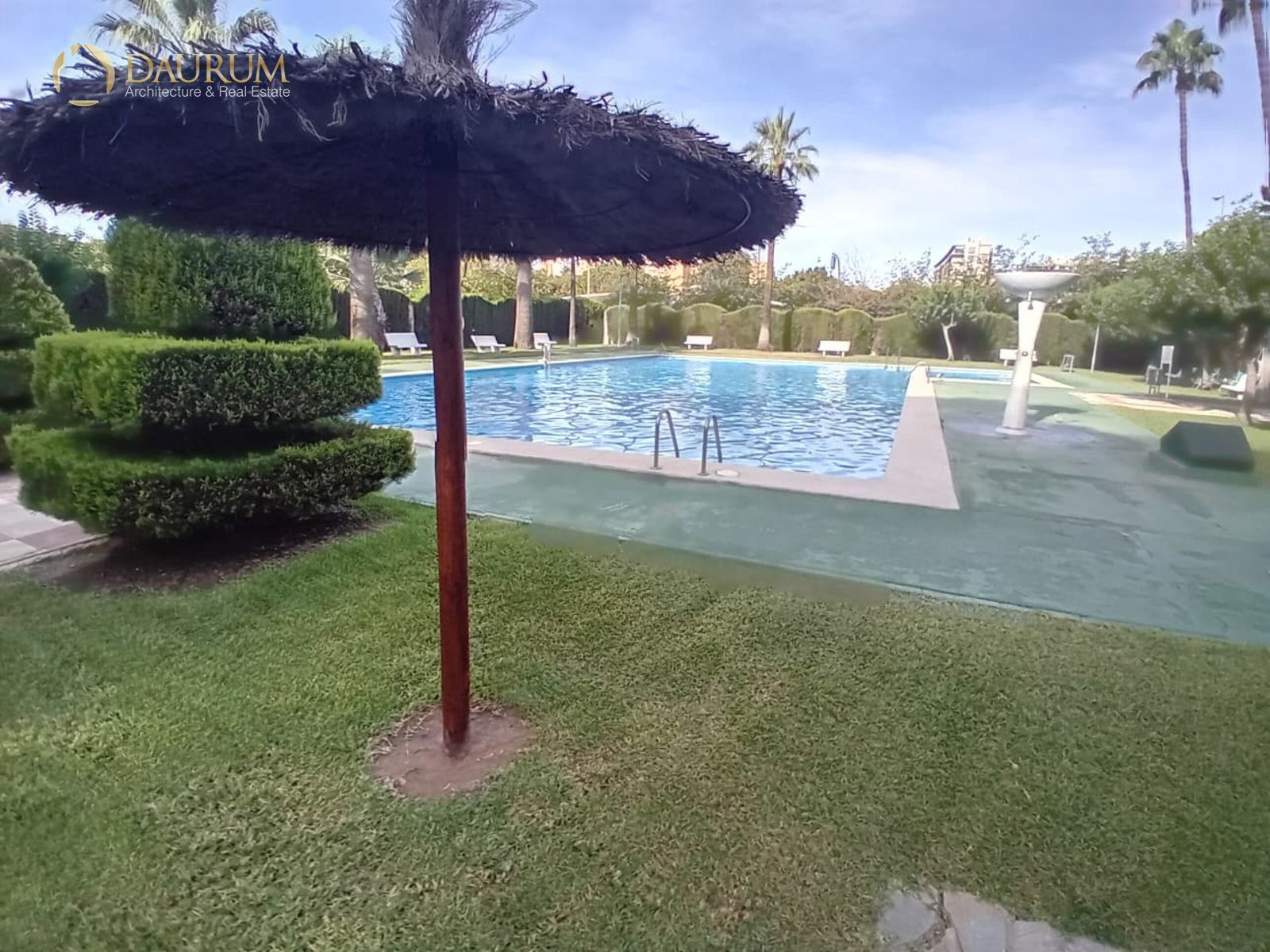 Piscina de Pis en venda en Alcázar de San Juan amb Calefacció, Jardí privat i Terrassa