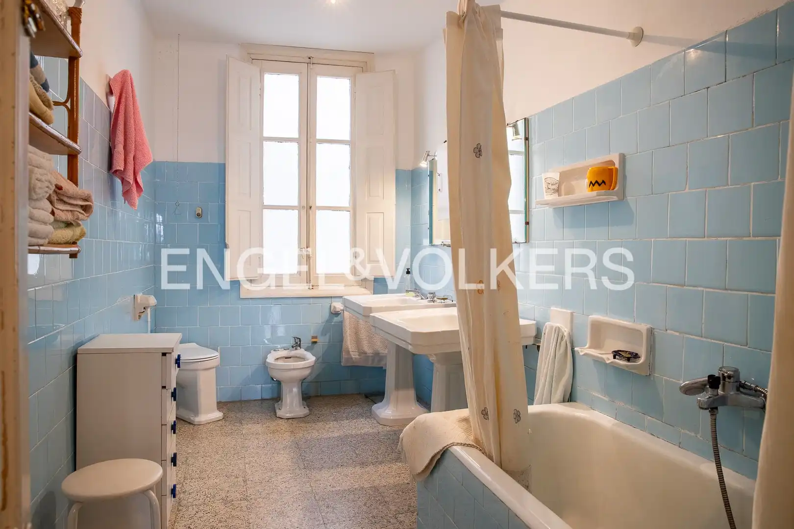Baño de Piso en venta en Laredo con Calefacción y Balcón