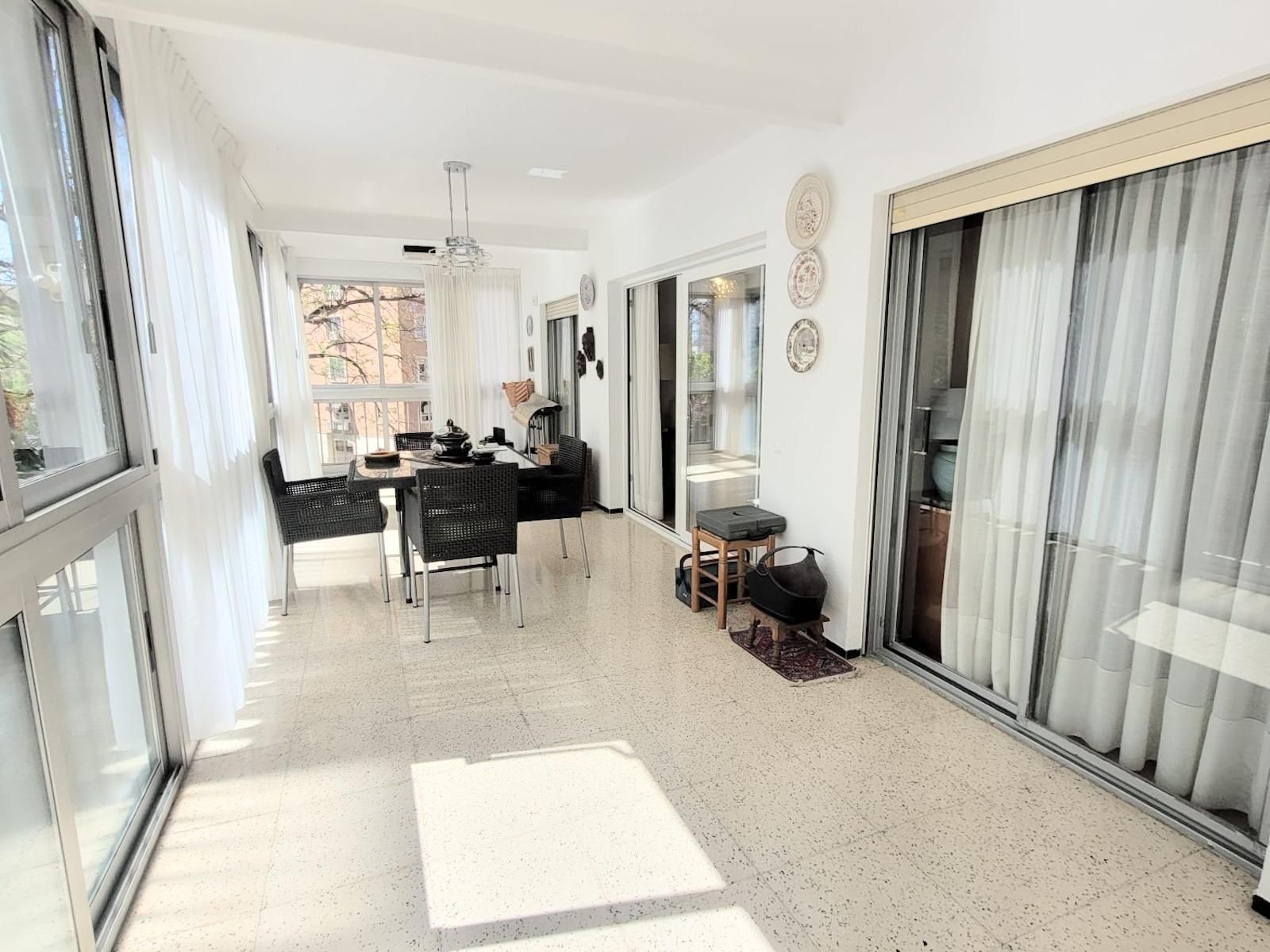 Menjador de Apartament de lloguer en Benidorm amb Aire condicionat, Terrassa i Balcó