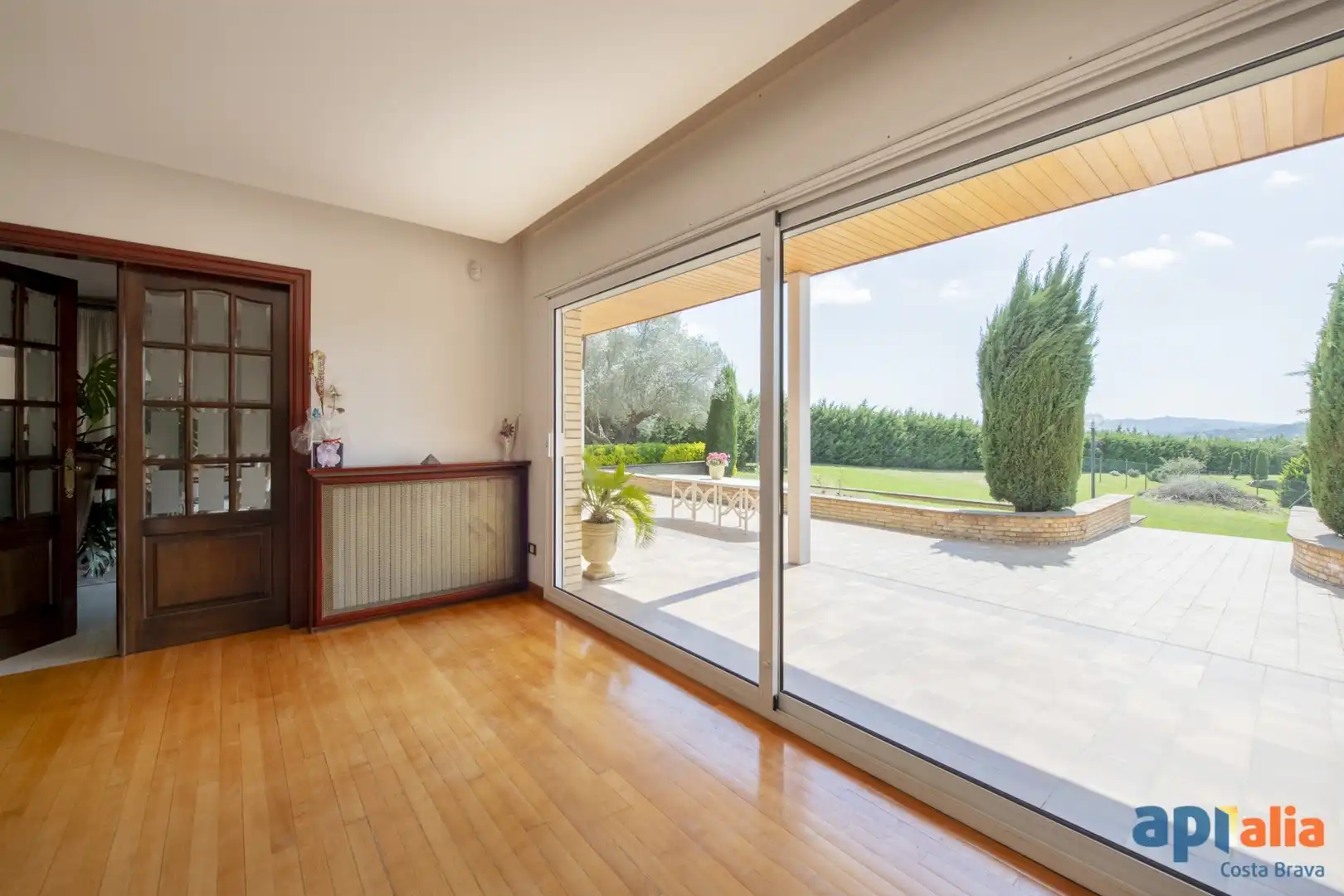Sala de estar de Finca rústica en venta en Cornellà del Terri con Aire acondicionado, Calefacción y Terraza