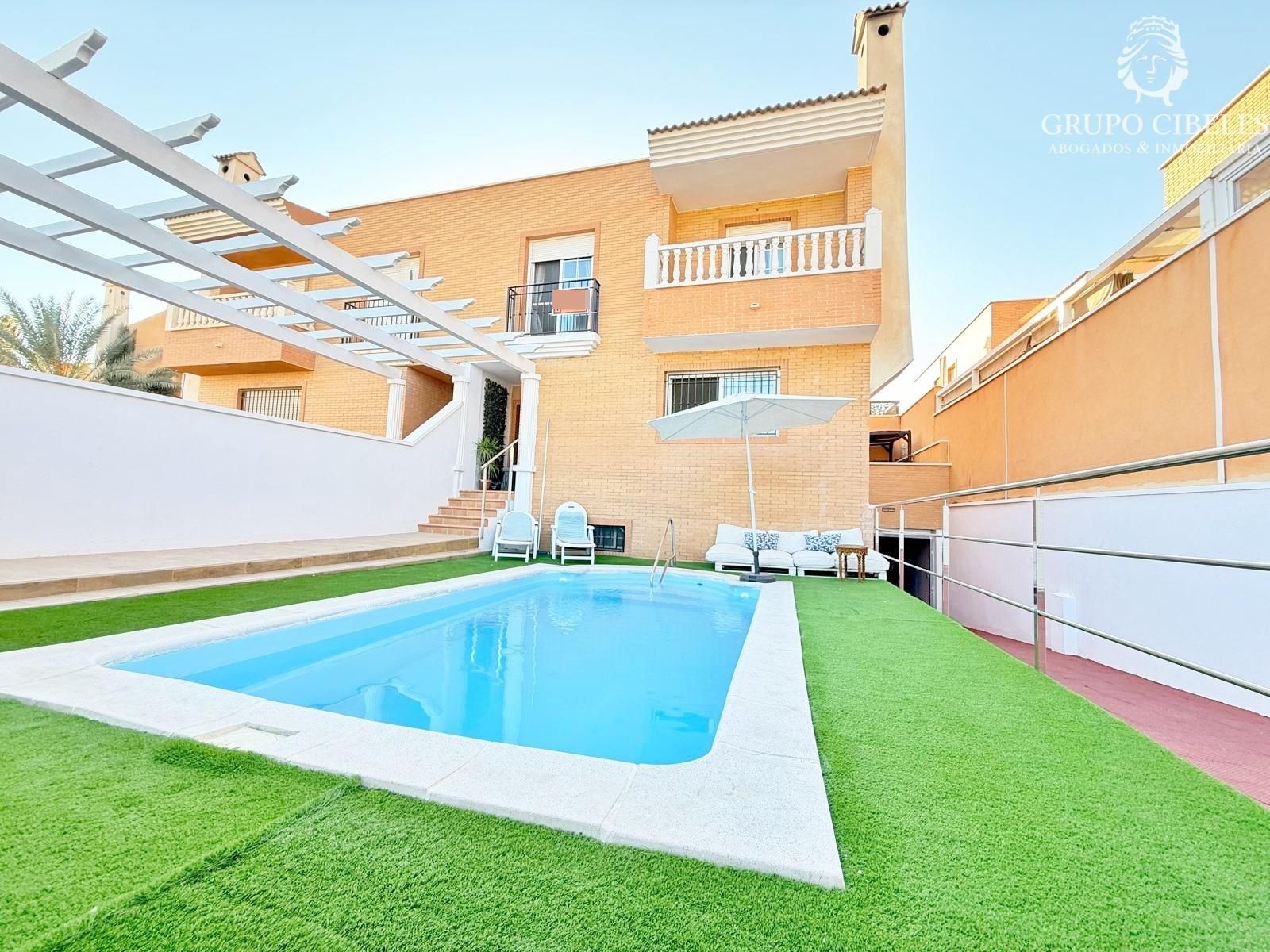 Casa adosada en venta