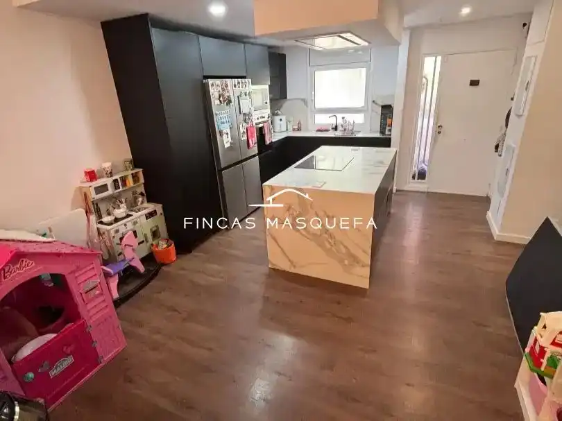 Casa a schiera in vendita a Carrer Lluís Llobregat 1, imagen 3