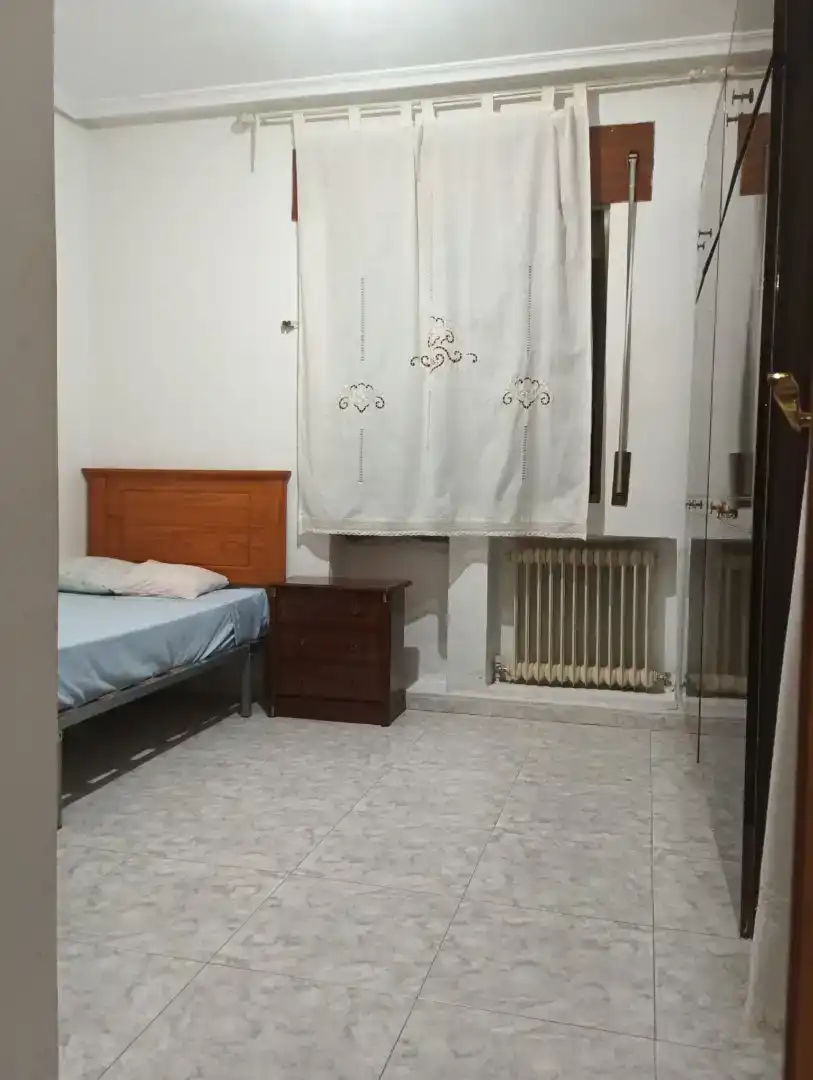Habitación de Piso de alquiler en Coria con Aire acondicionado, Amueblado y Lavadora
