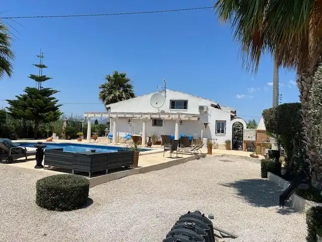 Xalet amb piscina en venda a Camino de la Rondaina
