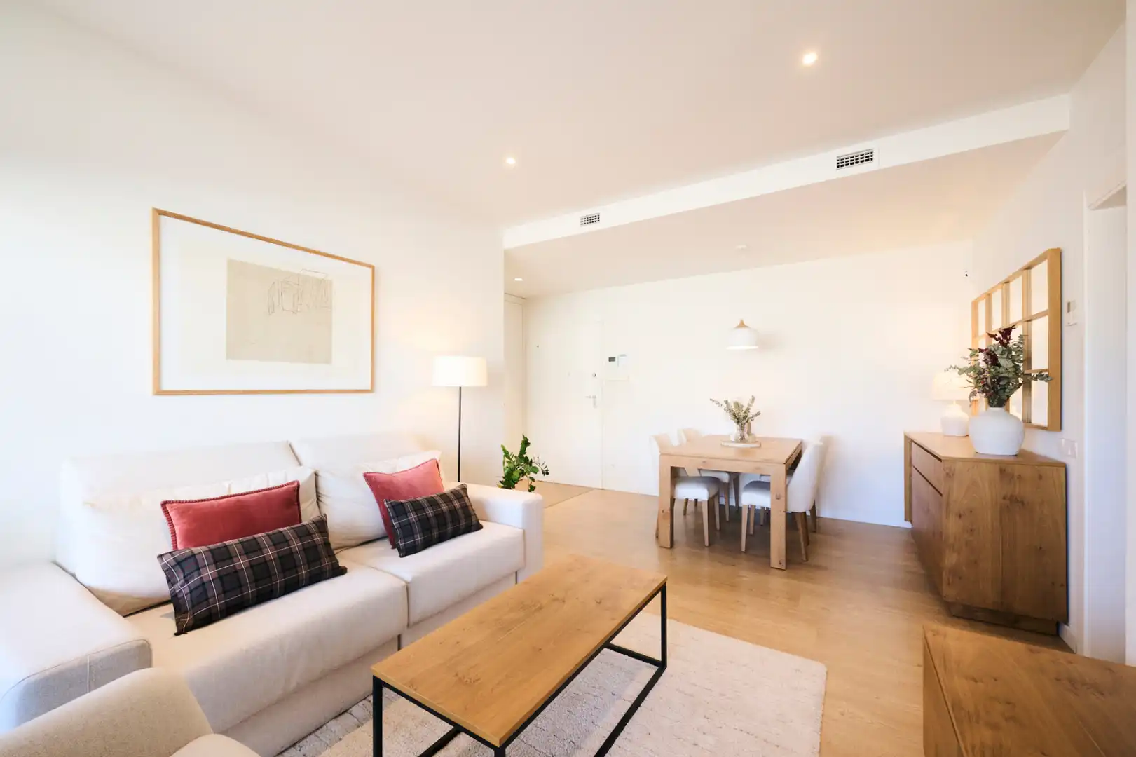 Sala d'estar de Pis en venda en L'Hospitalet de Llobregat amb Aire condicionat, Calefacció i Parquet