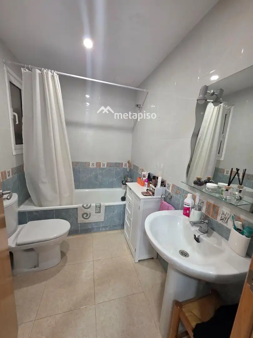 Baño de Piso en venta en La Pobla de Montornès   con Calefacción y Terraza