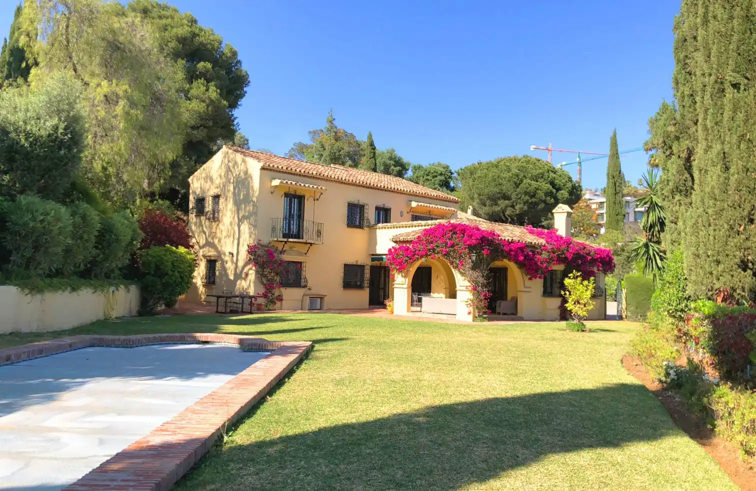 Casa con piscina in vendita a Benahavís pueblo