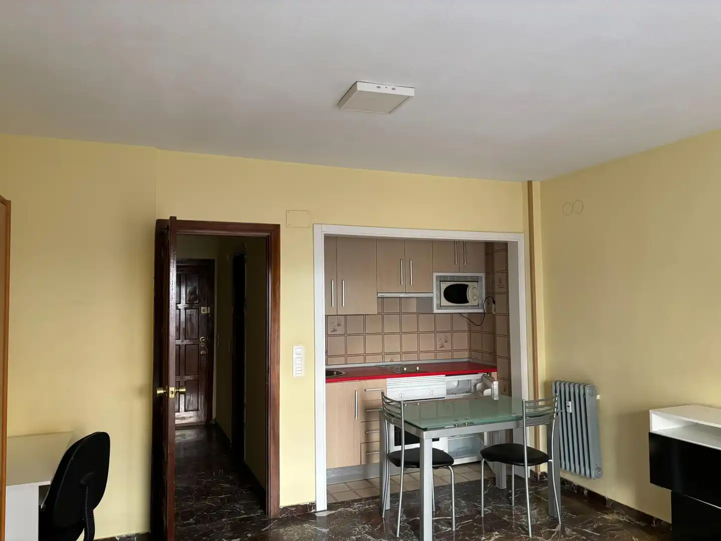 Estudio de alquiler en Calle Tablas, Centro - Sagrario