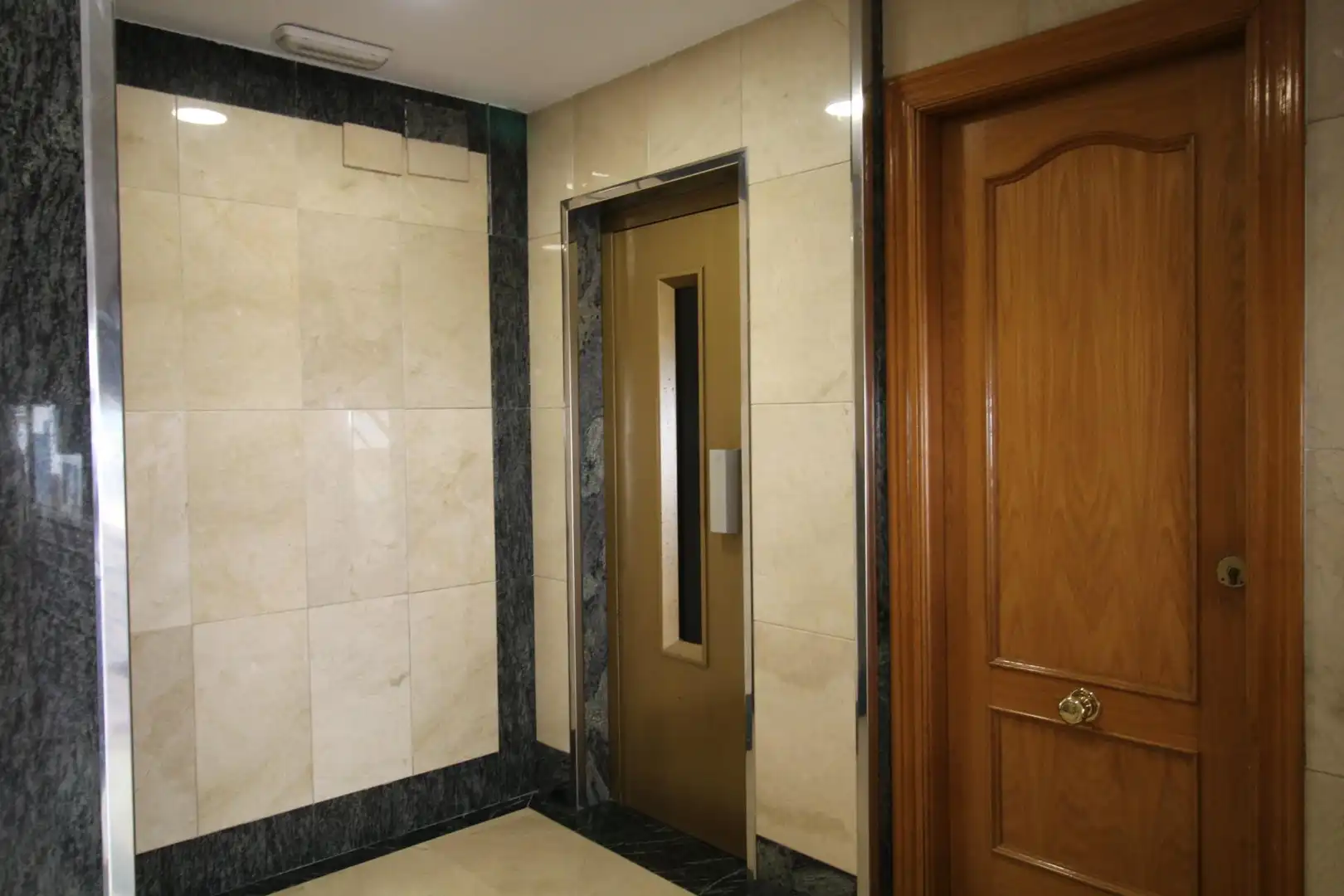 Piso de alquiler en Granada con Aire acondicionado, Calefacción y Jardín privado
