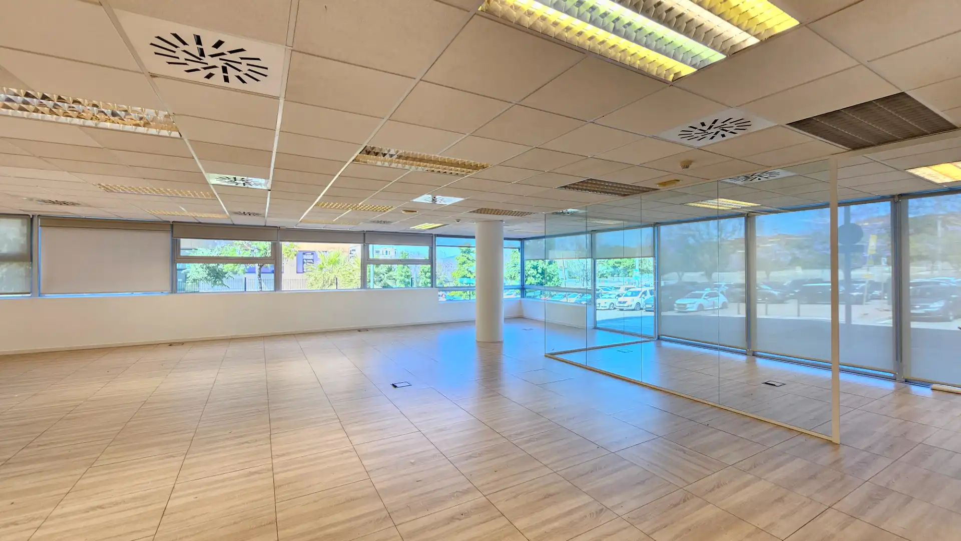 Büro zur Miete in Sant Joan Despí mit Klimaanlage, Heizung und Internet