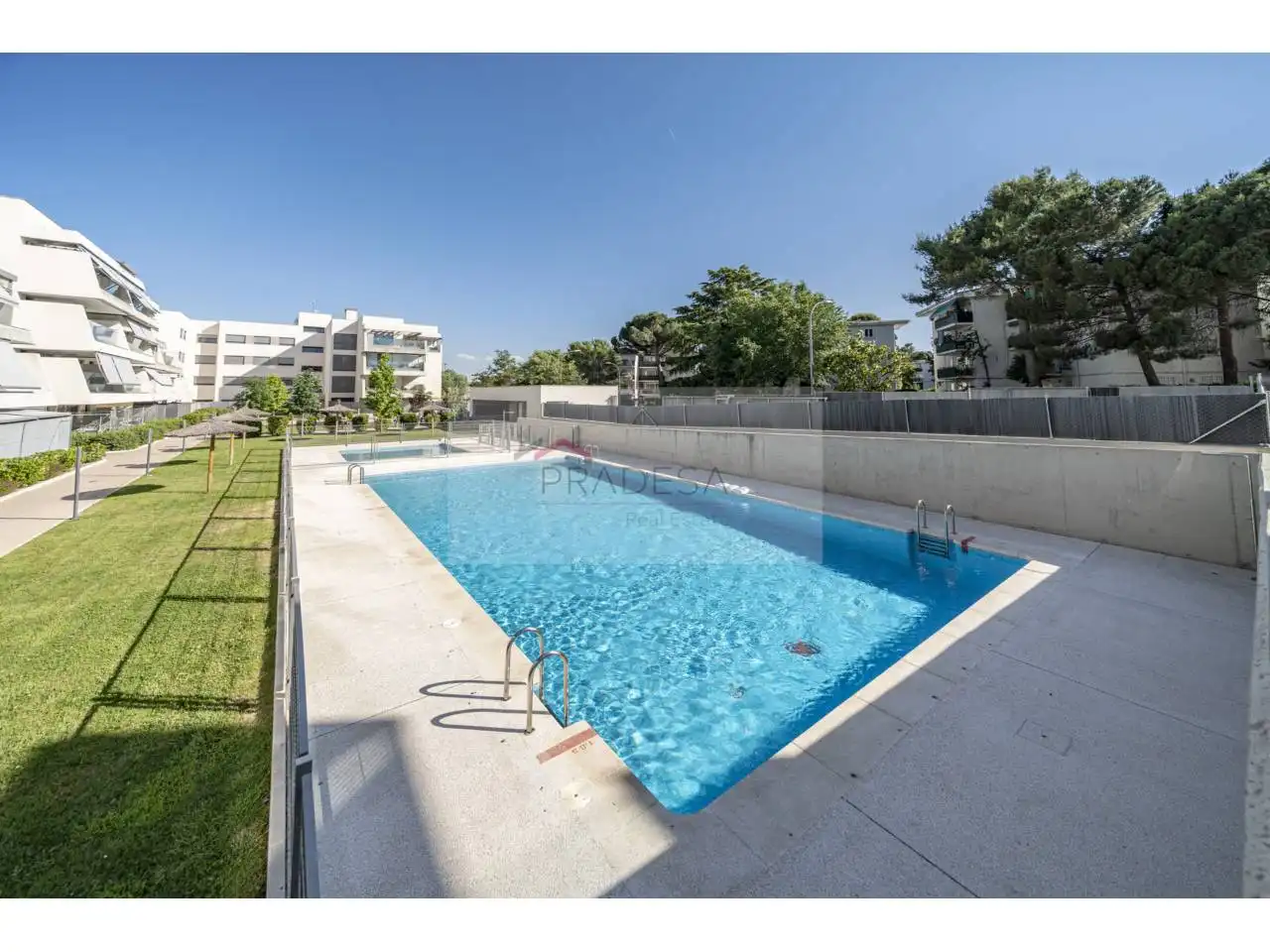 Piscina de Pis en venda en Collado Villalba amb Calefacció, Terrassa i Traster