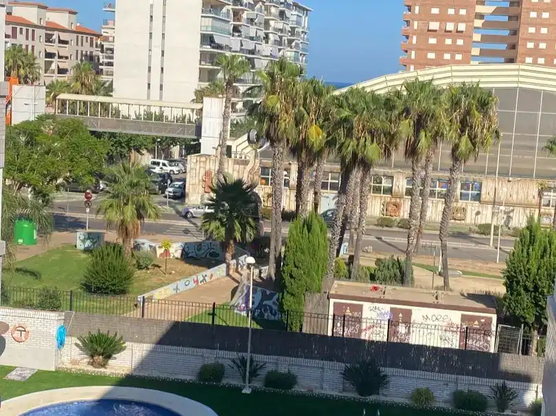 Vista exterior de Pis en venda en Oropesa del Mar / Orpesa amb Aire condicionat i Piscina