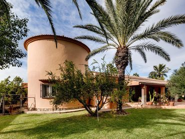 Villa con piscina in vendita a Calle HUELMA