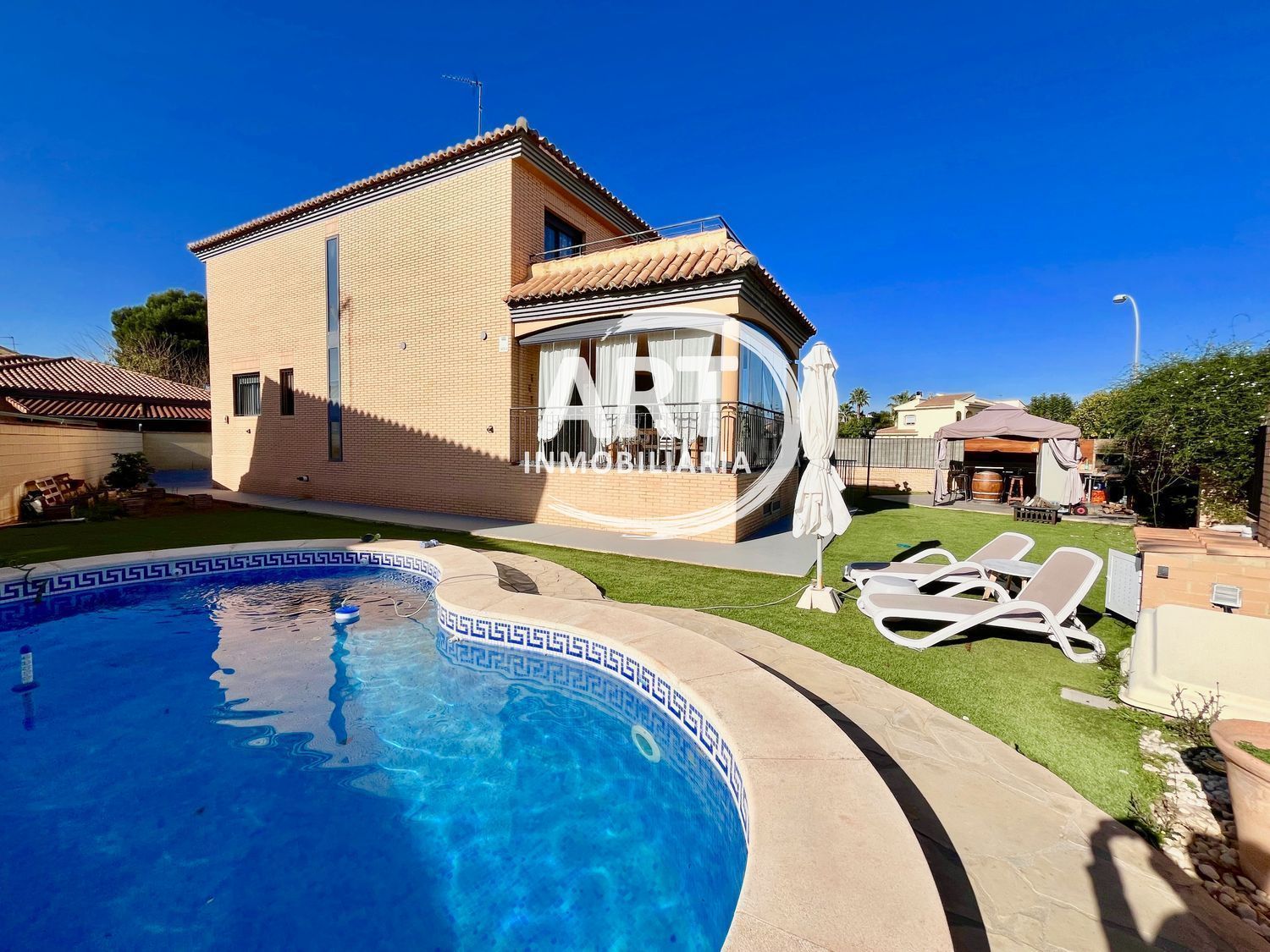 Exterior view of House or chalet for sale in L'Eliana  with Air Conditioner, Heating and Private garden