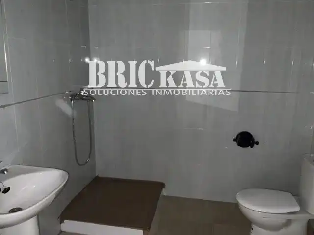 Bathroom of Industrial buildings for sale in Cáceres