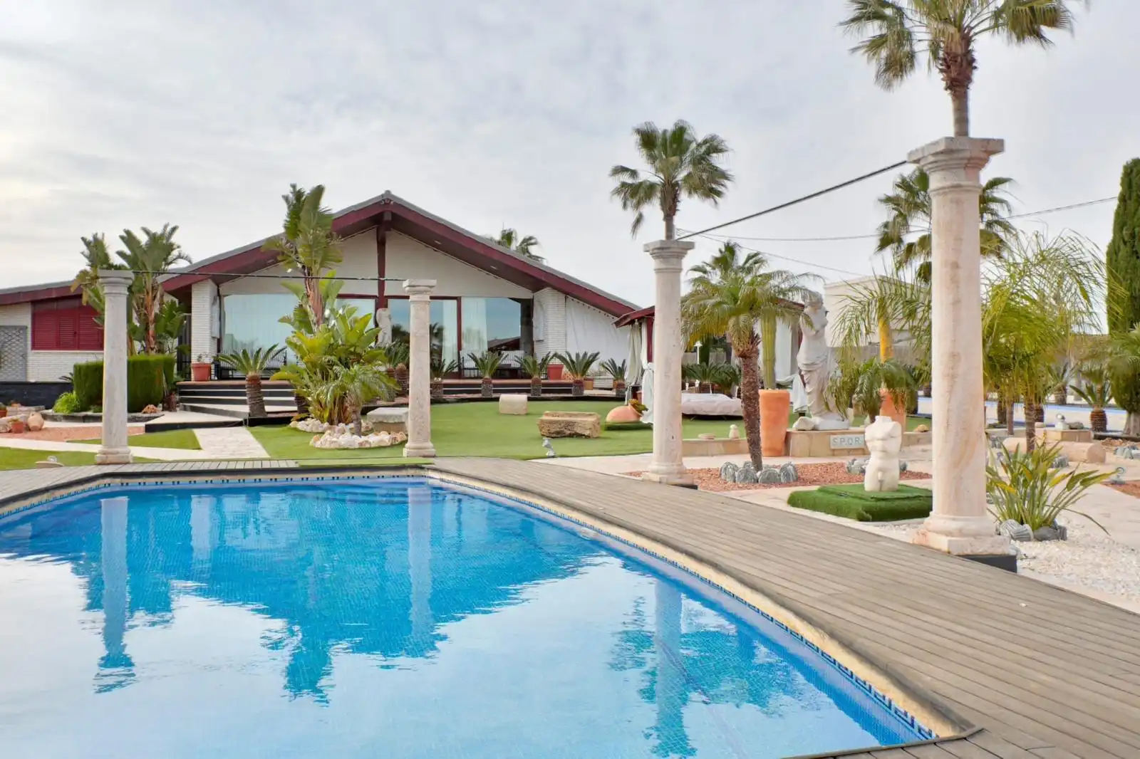 Piscina de Casa o xalet en venda en Valladolid amb Aire condicionat, Calefacció i Jardí privat