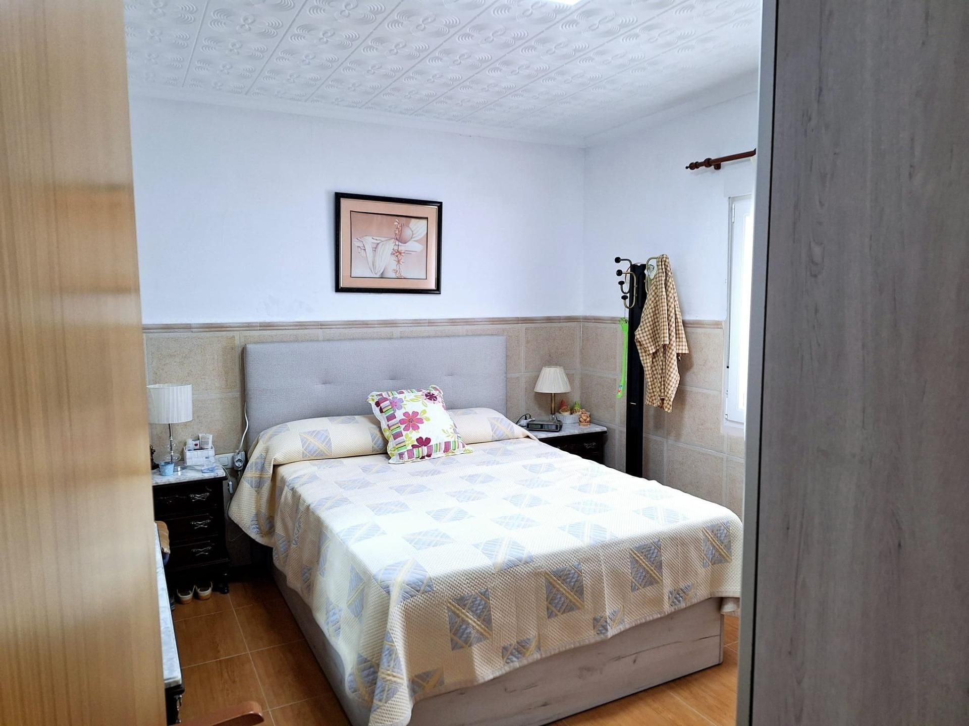 Bedroom of Single-family semi-detached for sale in Villena  with Terrace and Community pool