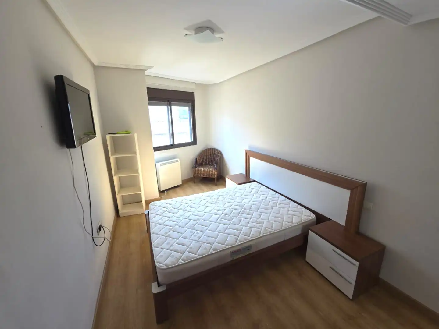 Habitación de Apartamento de alquiler en Cáceres con Aire acondicionado, Calefacción y Amueblado
