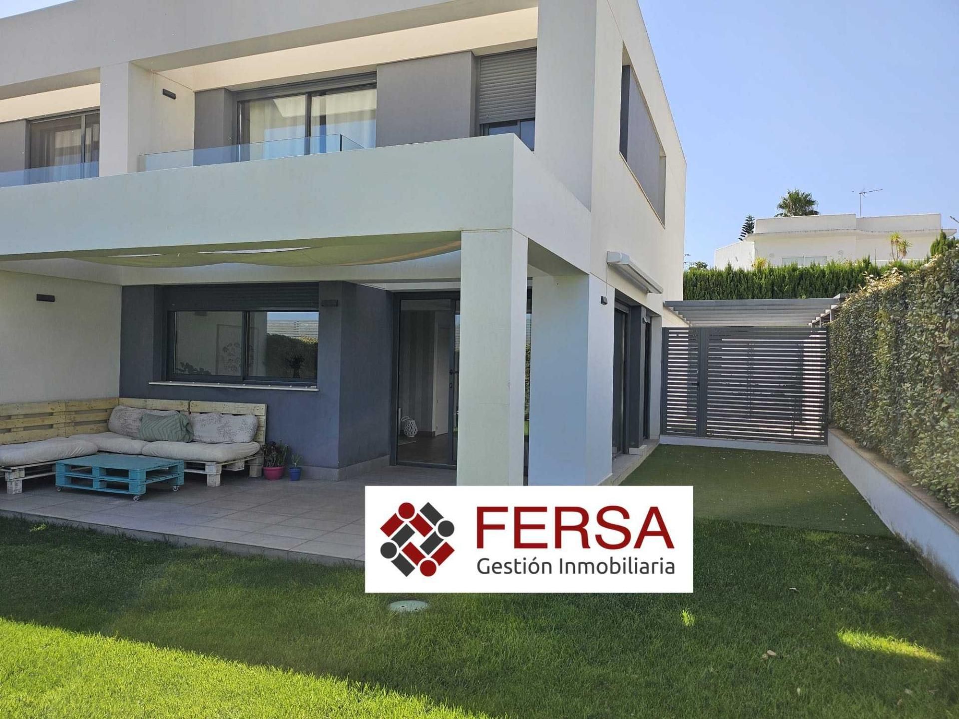 Exterior view of Single-family semi-detached to rent in El Puerto de Santa María  with Air Conditioner, Terrace and Community pool