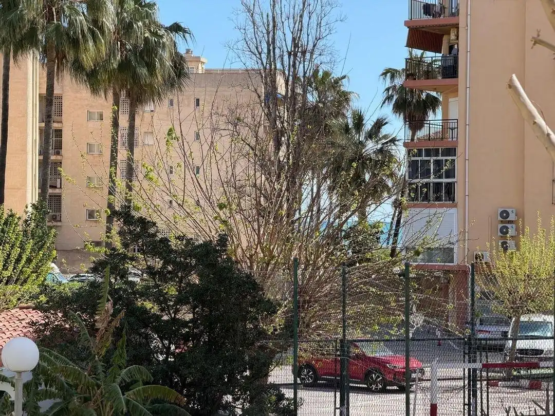 Vista exterior de Pis en venda en Torremolinos amb Aire condicionat, Terrassa i Piscina comunitària