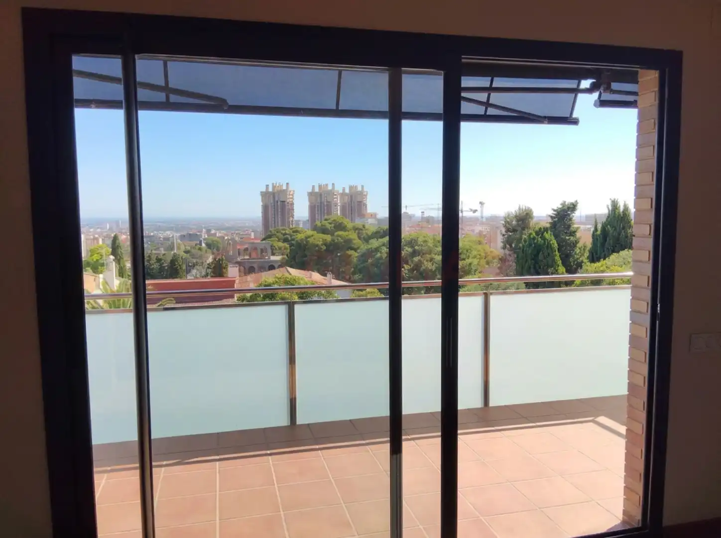 Terrasse von Dachboden zur Miete in Esplugues de Llobregat mit Klimaanlage, Heizung und Privatgarten
