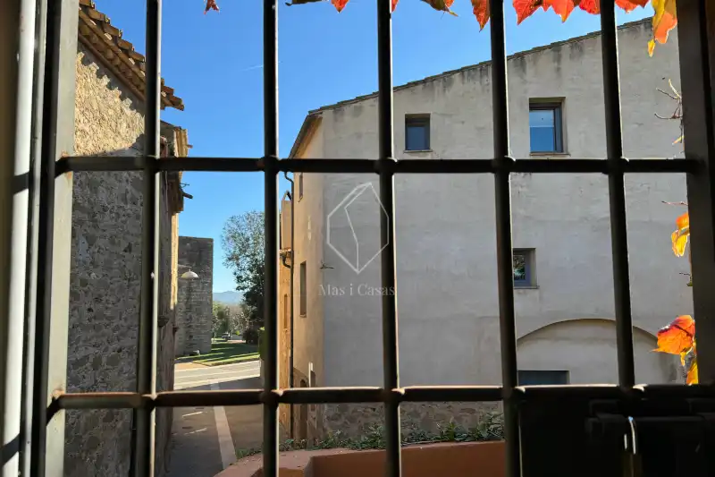 Vista exterior de Casa o xalet en venda en La Tallada d'Empordà amb Terrassa, Traster i Piscina comunitària