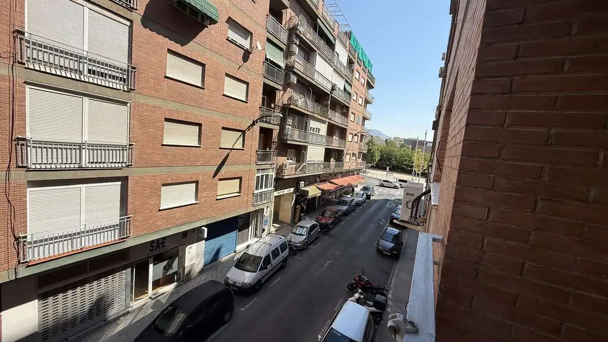 Vista exterior de Pis de lloguer en Granada amb Calefacció, Moblat i Microones