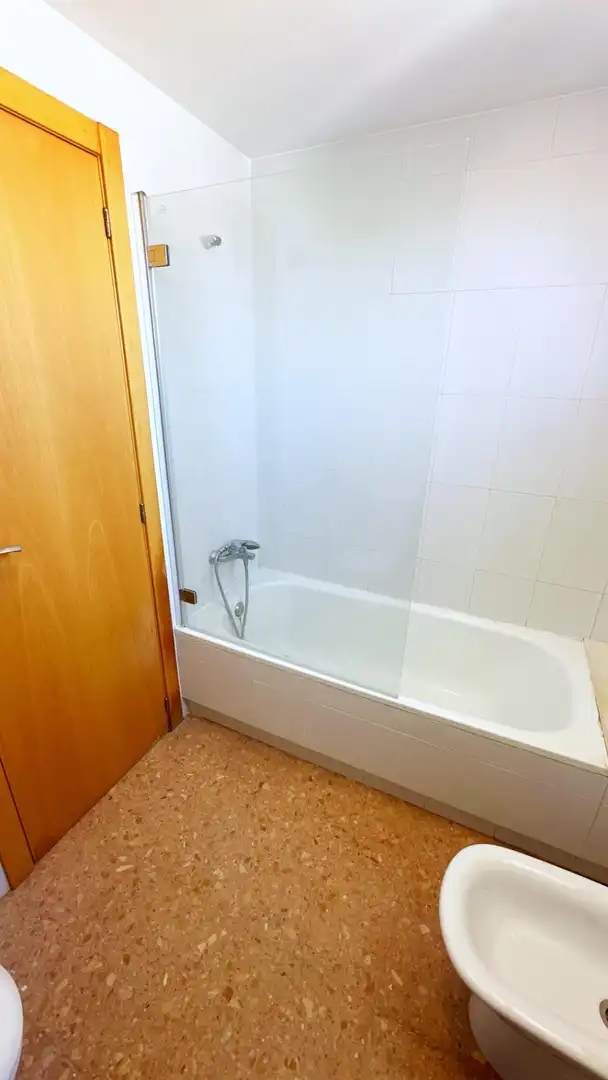 Baño de Casa adosada en venta en Castelló de Rugat con Aire acondicionado, Calefacción y Jardín privado