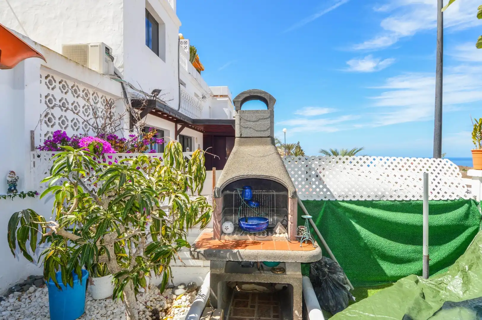 Terrasse von Maisonette zum Verkauf in Mogán mit Klimaanlage, Privatgarten und Terrasse