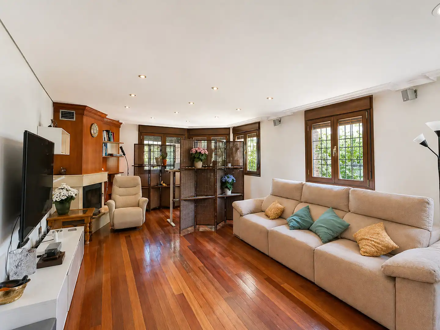 Sala d'estar de Casa o xalet en venda en Guadarrama amb Calefacció, Jardí privat i Parquet