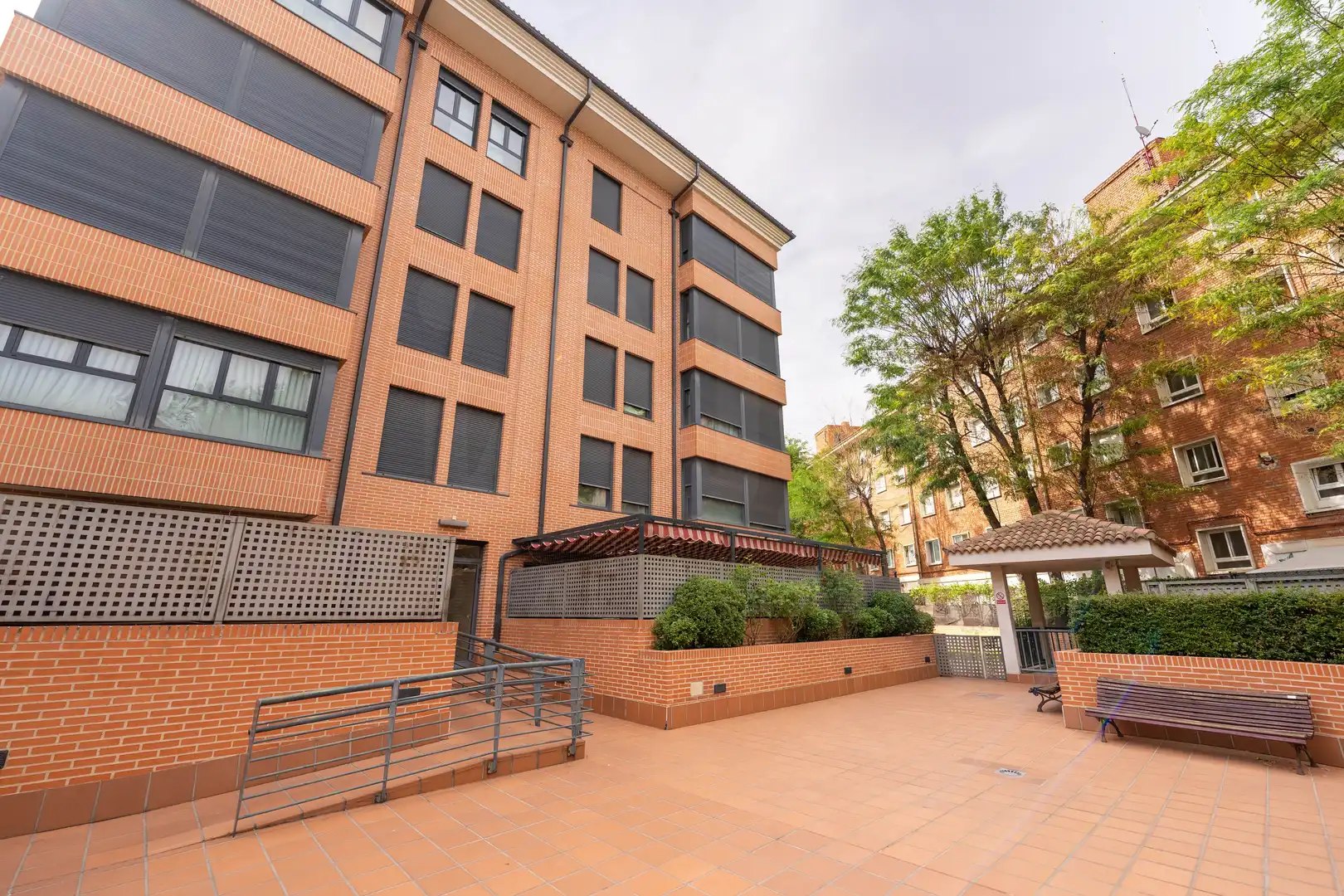 Vista exterior de Dúplex en venta en Torrejón de Ardoz con Calefacción, Terraza y Piscina