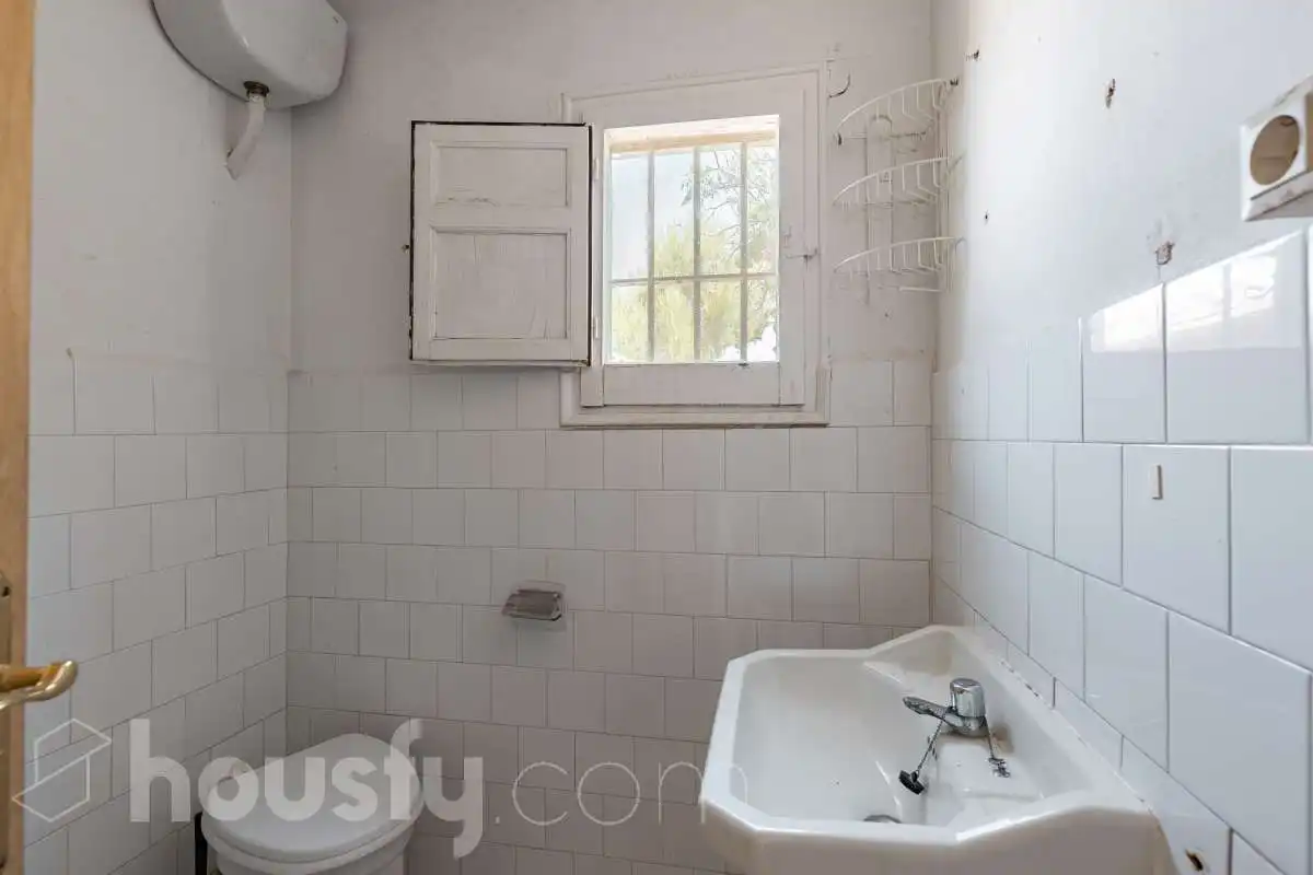 Badezimmer von Haus oder Chalet zum Verkauf in Torrelavit mit Privatgarten, Terrasse und Balkon