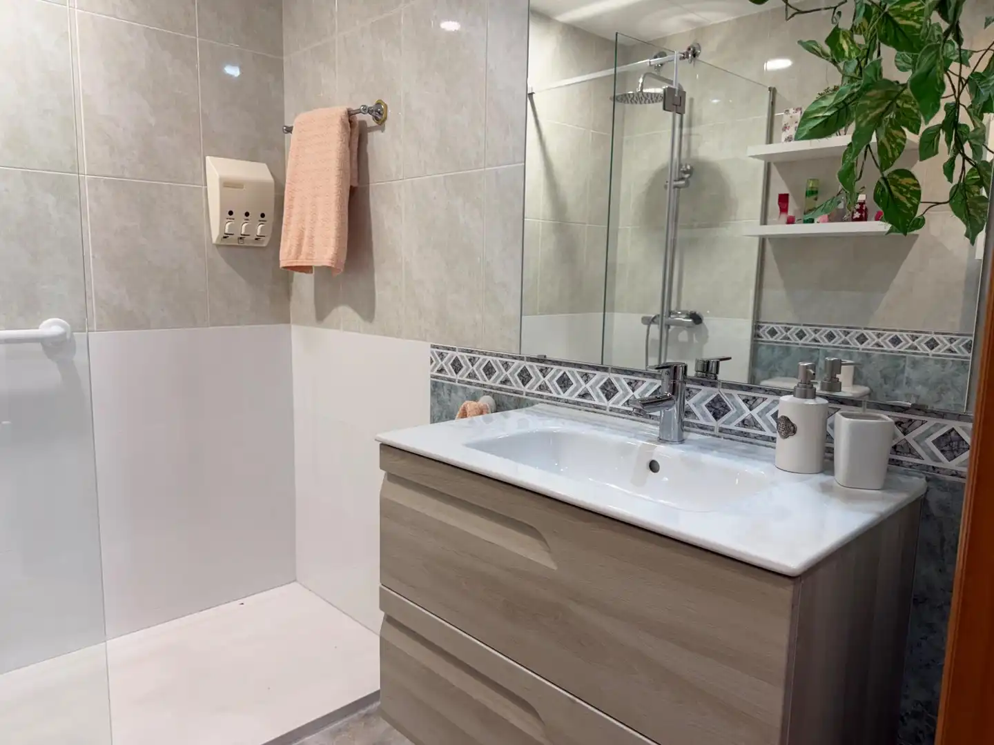 Baño de Piso en venta en Mataró con Calefacción y Balcón