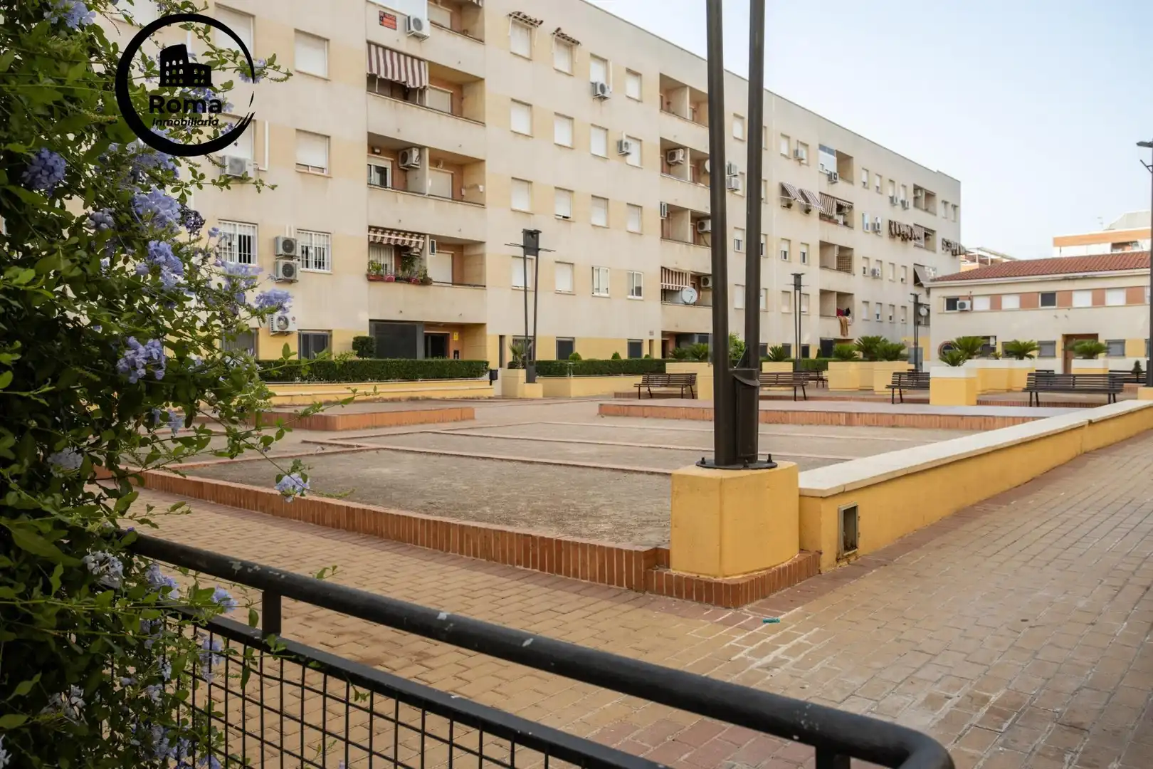 Vista exterior de Piso en venta en Granada con Calefacción, Terraza y Amueblado