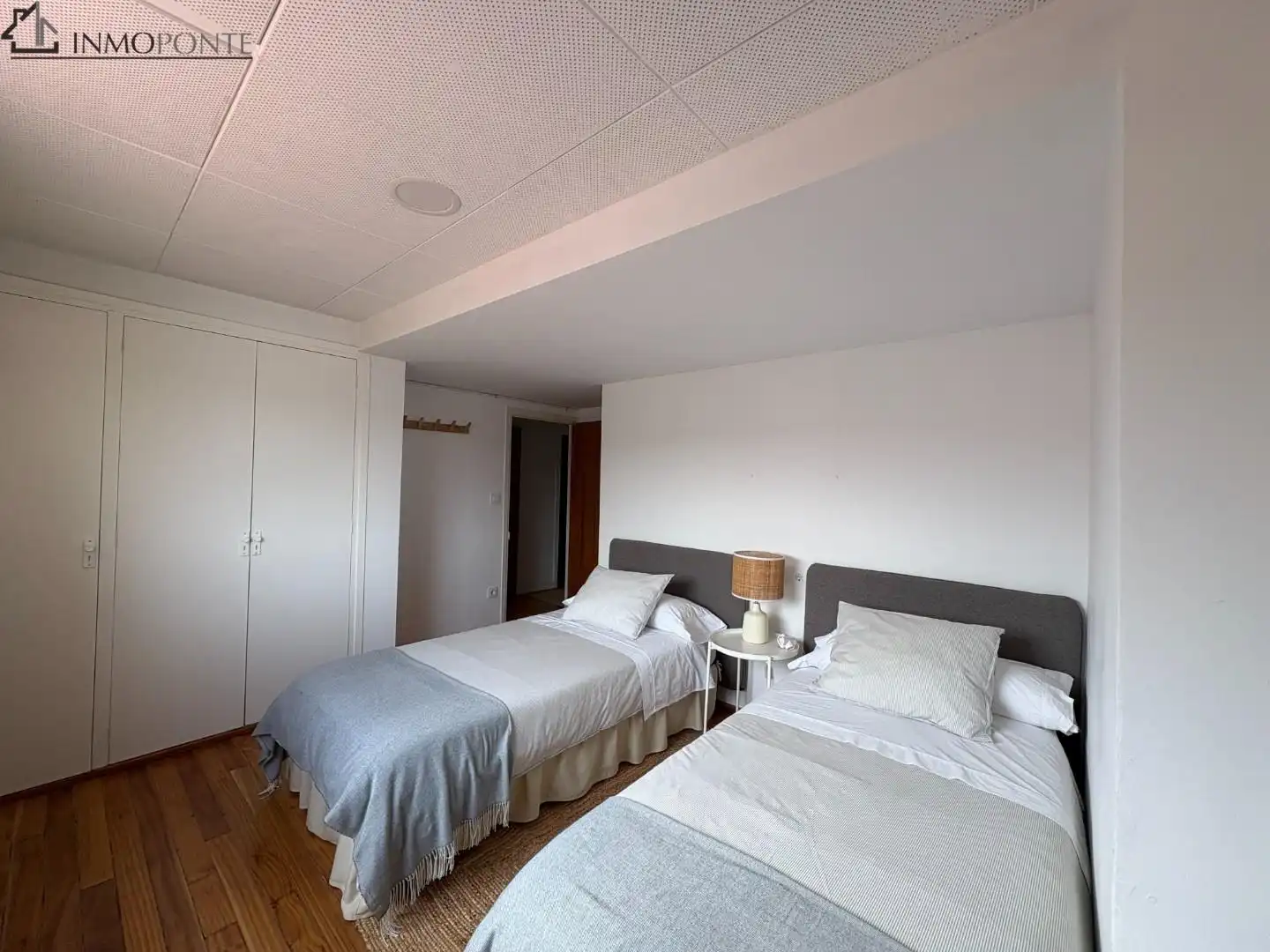 Bedroom of Flat for rent in Pontevedra Capital 