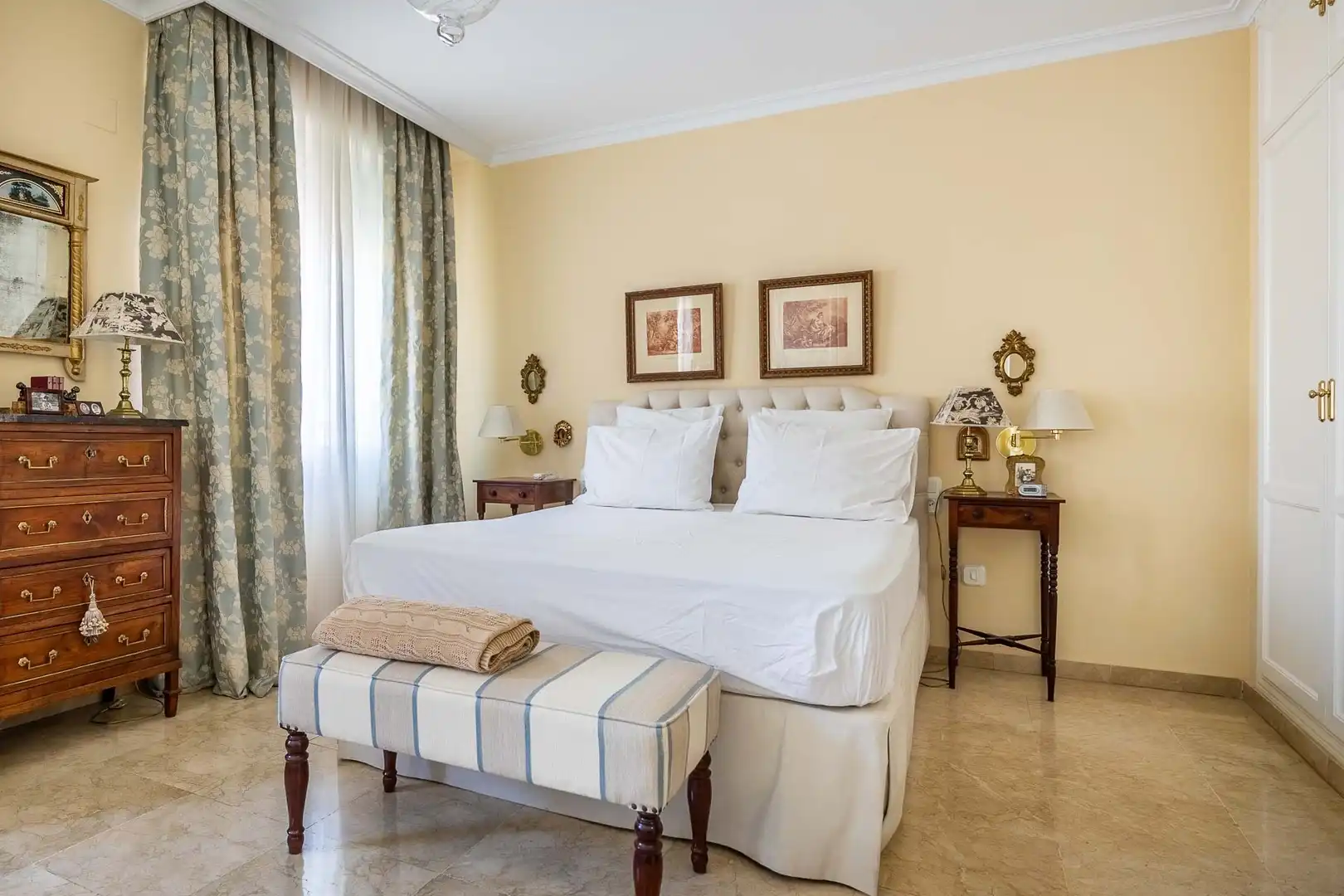 Bedroom of Flat for sale in Sevilla  with Air Conditioner, Heating and Storage room